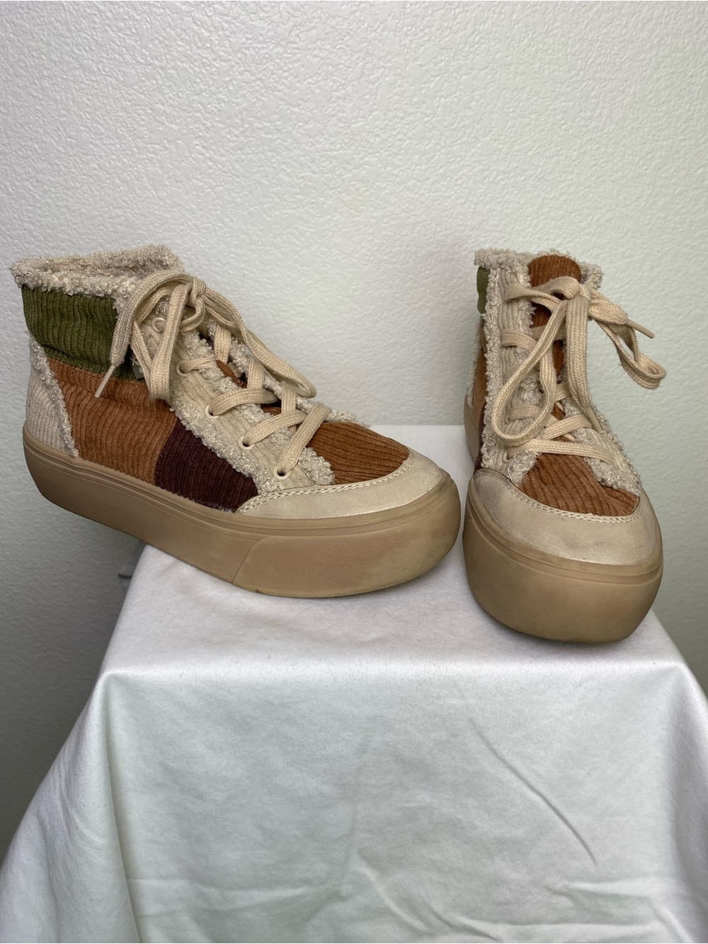 Rocket Dog Flair Neutral Patchwork Corduroy High-Top Platform Sneakers Size 5 EU